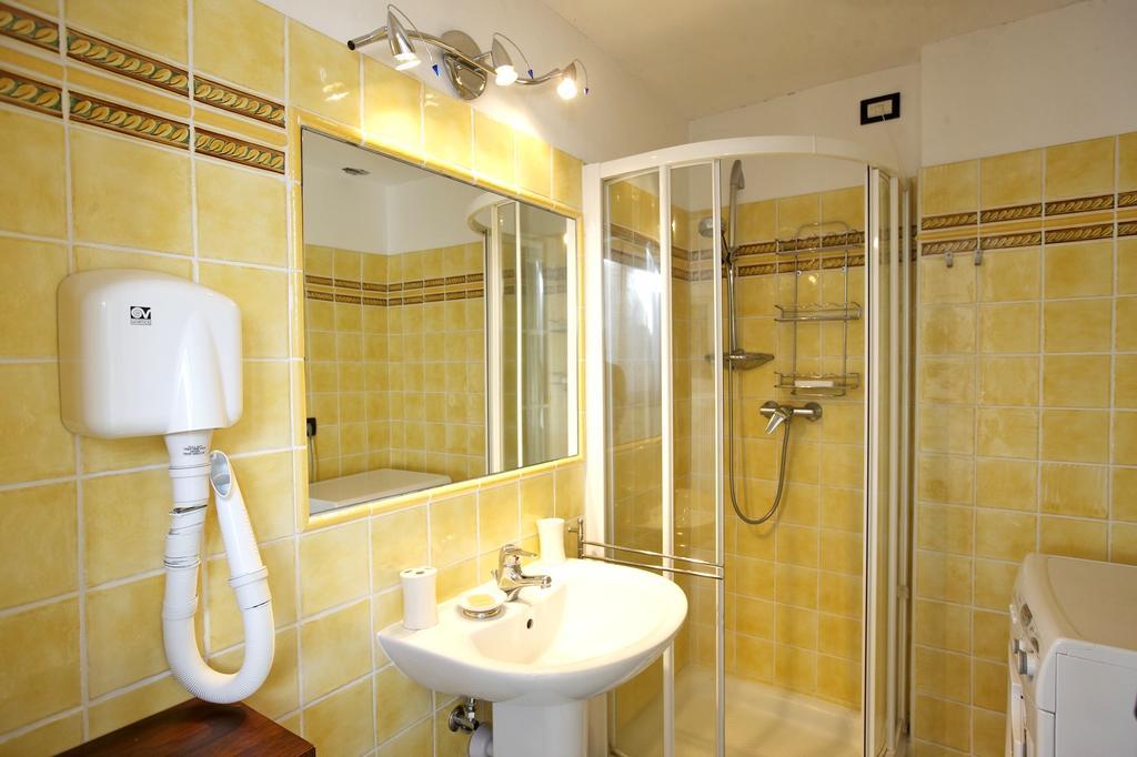 Bilocale Pieggio Apartman Oggebio Kültér fotó